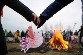 Конвейер репрессий. В Гомеле задержали участников «Гукання вясны», их отправляют на сутки и выписывают крупные штрафы. Квартиру журналиста Хильмановича выставили на продажу