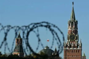 «На пятый год победоносной войны Зеленский решает, как Путин будет праздновать свою собственную победу»